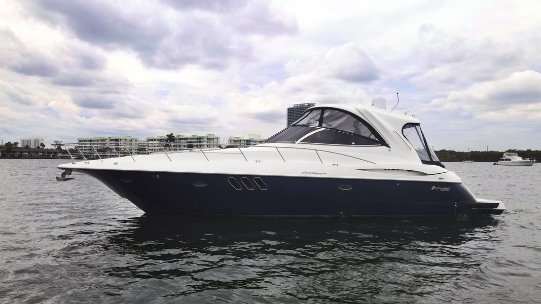 2009 Cruisers Yachts 460 Express