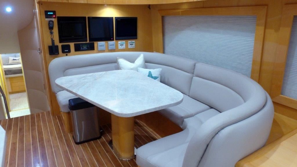 2006 Hatteras 68 