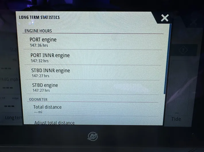  Yacht Photos Pics Display showing engine hours for Nor-Tech 450 Sport Center Console, 2022 model.