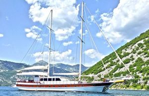 Ketch Laminated Mahogany 7 cabins