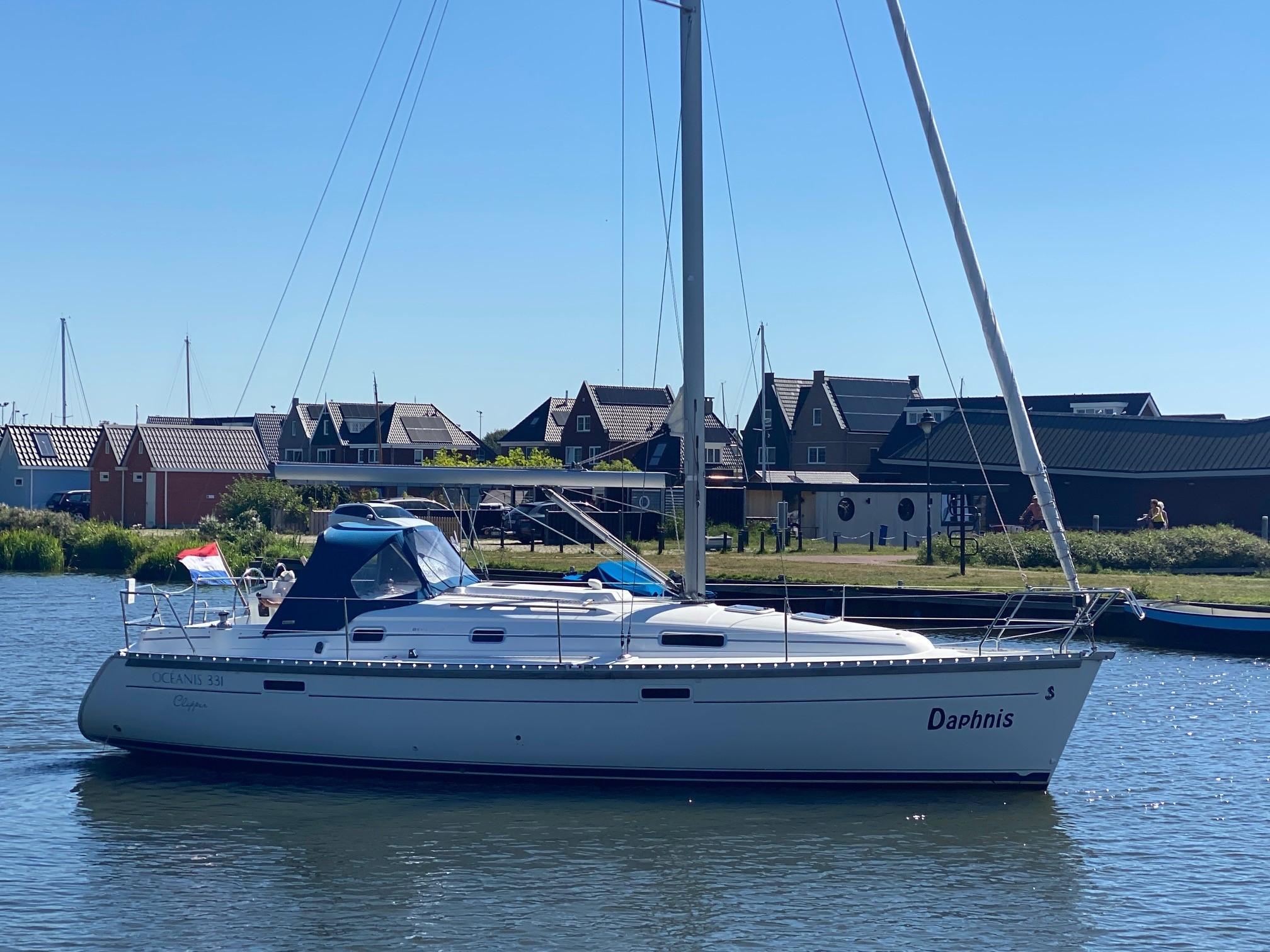 Beneteau 331 | 2002 | 10m | Boatshop24