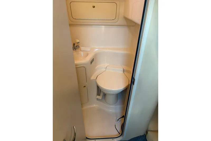  Yacht Photos Pics 1998 Sea Ray 400 Sundancer bathroom with compact toilet and sink.