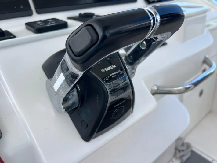  Yacht Photos Pics Yamaha throttle control on 2014 Everglades 350LX boat dashboard.