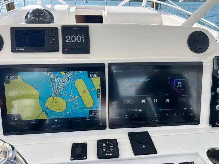  Yacht Photos Pics Everglades 350LX 2014 boat dashboard with navigation and music display screens.
