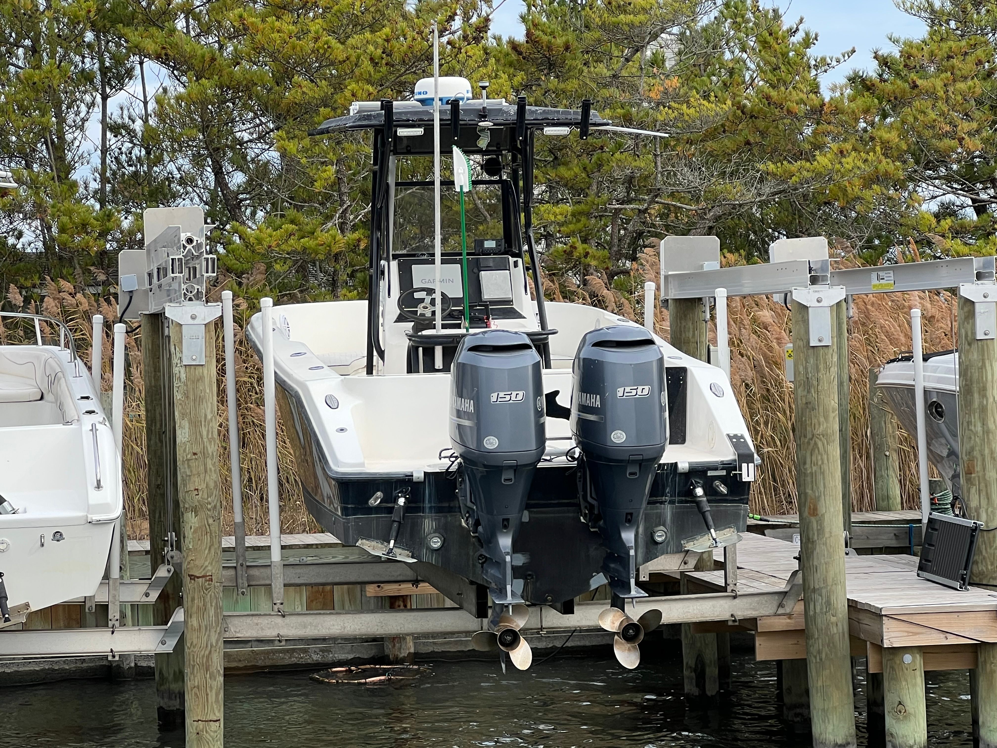 Mako 232 Center Console