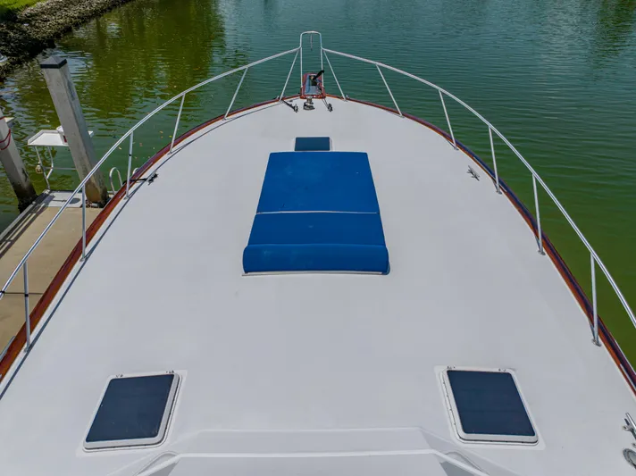 Vintage 1990 Yacht Photos Pics 