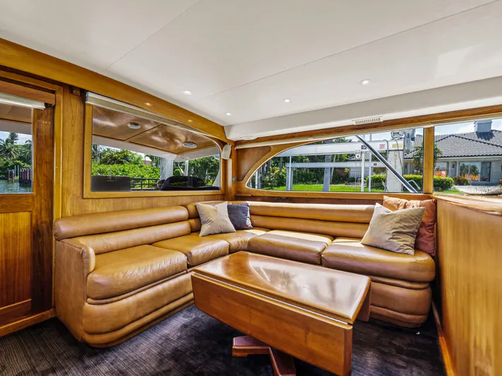 Vintage 1990 Yacht Photos Pics Luxurious interior of a 1990 Buddy Davis 61 Convertible yacht with leather seating.