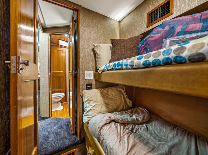 Vintage 1990 Yacht Photos Pics Interior cabin of 1990 Buddy Davis 61 Convertible with bunk beds and bathroom.