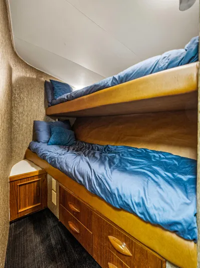 Vintage 1990 Yacht Photos Pics Bunk beds in the 1990 Buddy Davis 61 Convertible yacht cabin.