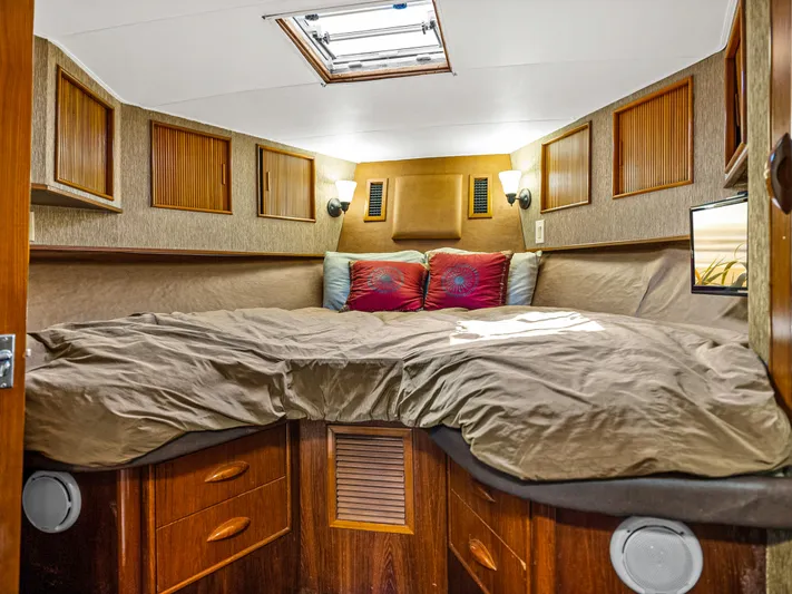 Vintage 1990 Yacht Photos Pics Cozy bedroom in 1990 Buddy Davis 61 Convertible yacht with wood accents and skylight.