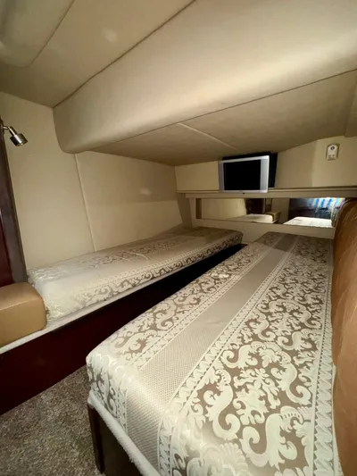  Yacht Photos Pics 2007 Sea Ray 360 Sedan Bridge cabin with twin beds and elegant bedding.