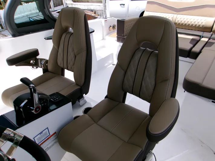  Yacht Photos Pics Luxury seating in 2026 Monterey Elite 27 OB boat cockpit, featuring plush, ergonomic design.