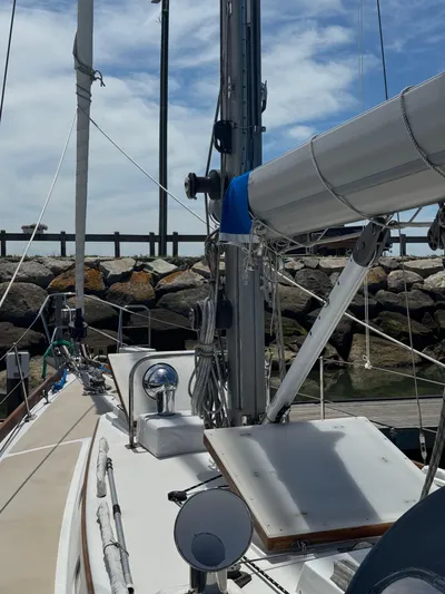 Mast Transit Yacht Photos Pics 1983 Hinckley Sou'wester 42 sailboat docked, showcasing deck and mast details under a partly cloudy sky.
