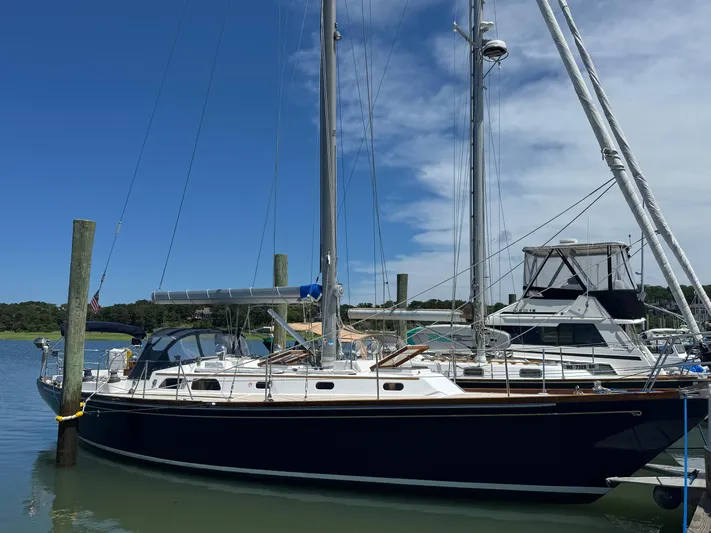 Mast Transit Yacht Photos Pics 1983 Hinckley Sou'wester 42 sailboat docked on a sunny day, clear blue sky.