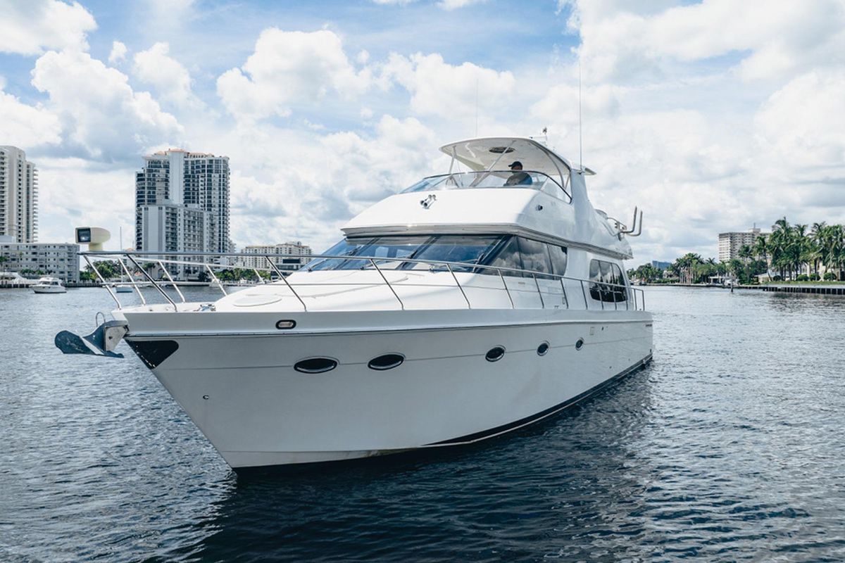 2005 Carver 56 