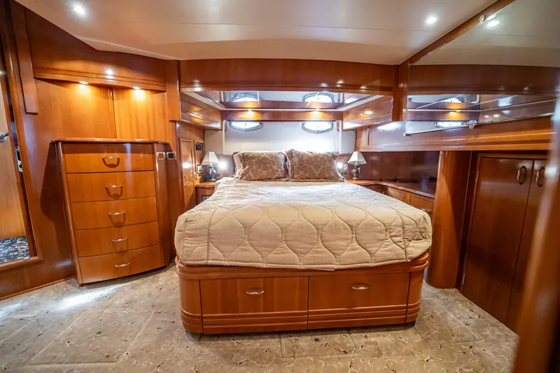 Sound Traveler Yacht Photos Pics Luxurious 2005 Carver 56 Voyager yacht bedroom with elegant wood finish and cozy bedding.
