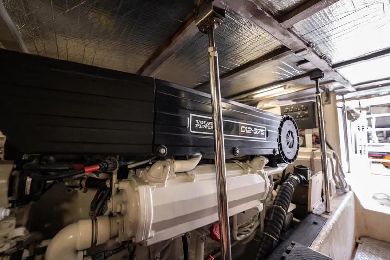 Sound Traveler Yacht Photos Pics Engine room of 2005 Carver 56 Voyager with Volvo Penta D12-675 engine.
