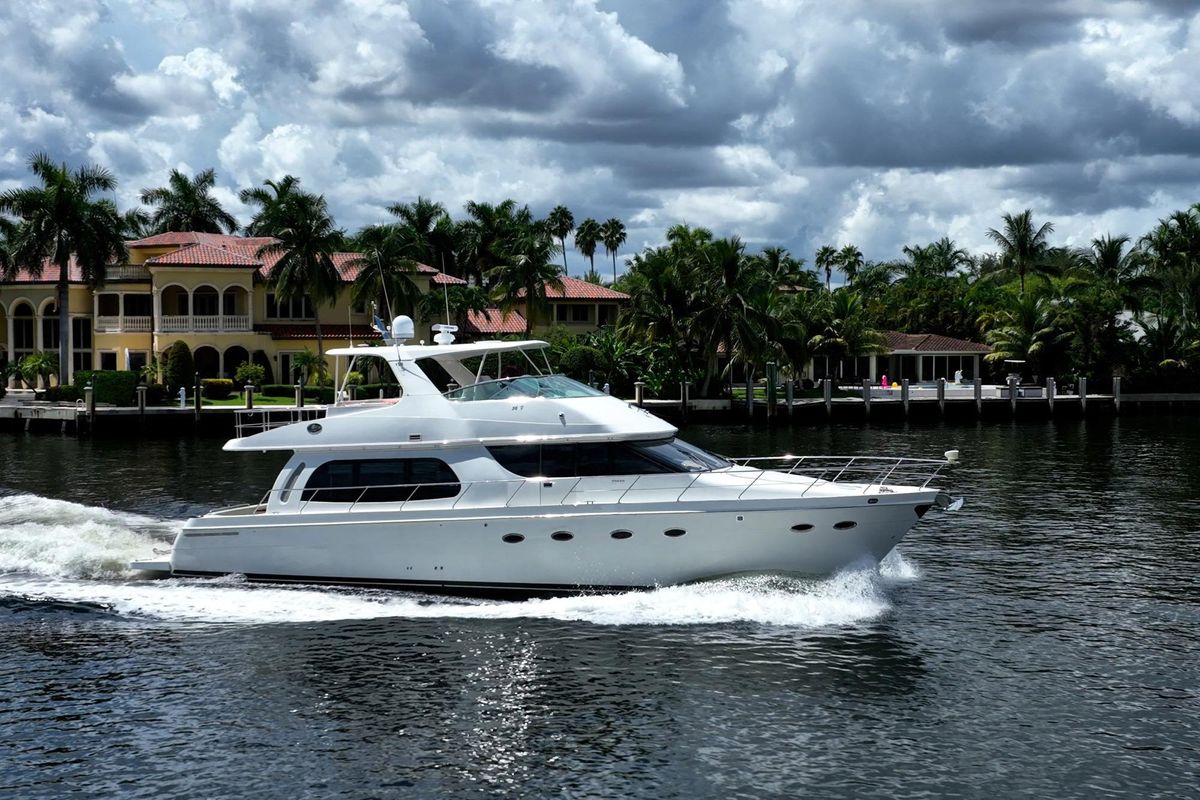 2005 Carver 56 