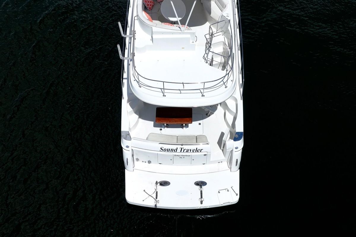 2005 Carver 56 