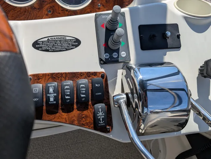 Dakota Silver Yacht Photos Pics Control panel of a 2006 Meridian 368 boat with switches and throttle.
