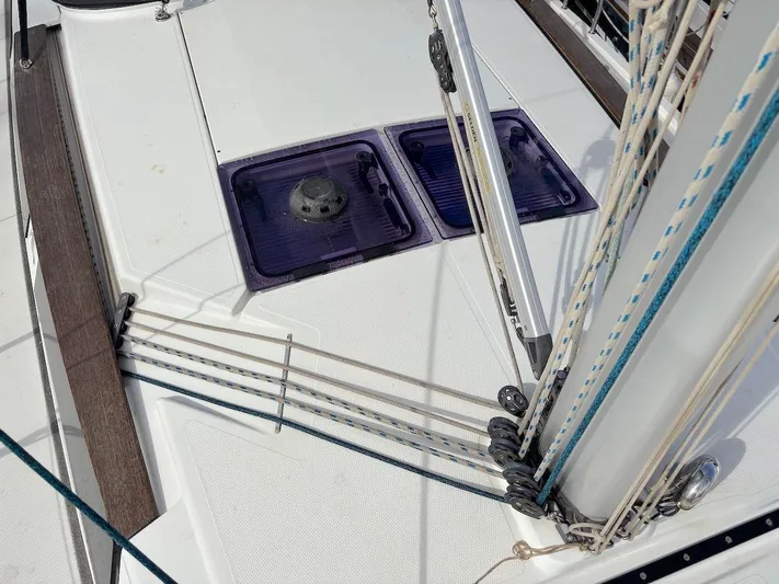 Sunshine Yacht Photos Pics 2014 Hanse 345 sailboat deck with rigging and hatch details.