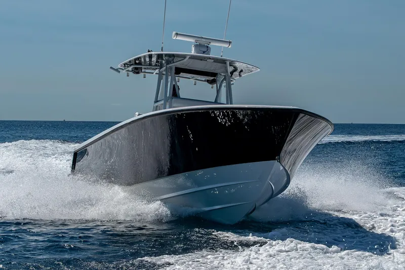  Yacht Photos Pics 2017 Contender 39 ST boat cruising on open water, creating waves.