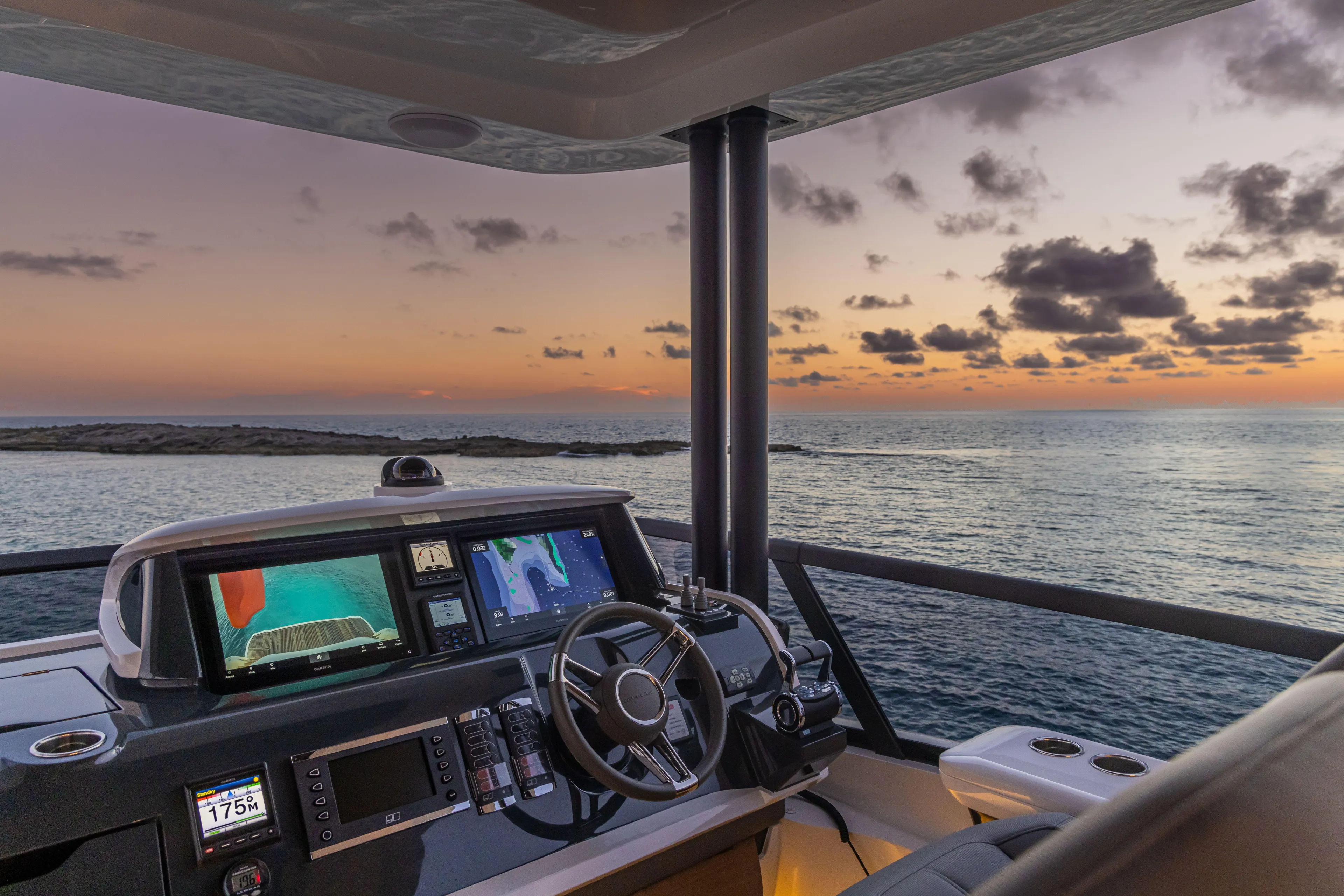 Timeless I Yacht Photos Pics Flybridge helm station