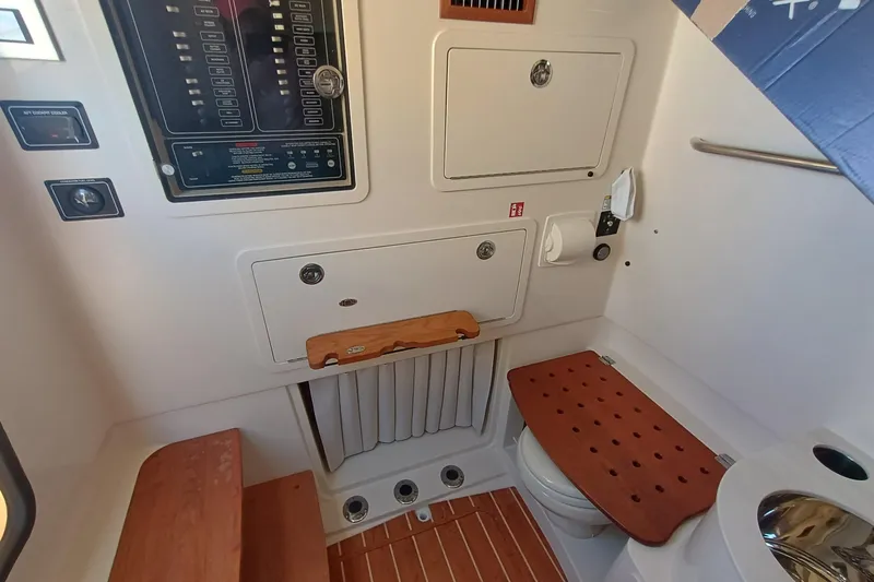 336-617 Yacht Photos Pics Interior of Grady-White Canyon 336 yacht, year 2026.