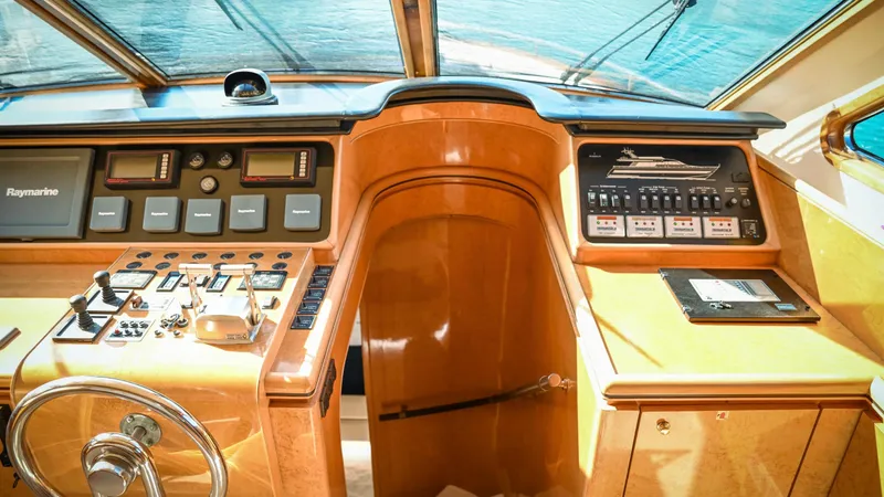 1601 Yacht Photos Pics 