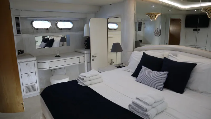 1601 Yacht Photos Pics 