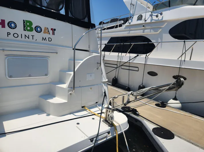 Nacho Boat Yacht Photos Pics 2000 Silverton 453 Motor Yacht docked, featuring steps and railing, Point, MD.