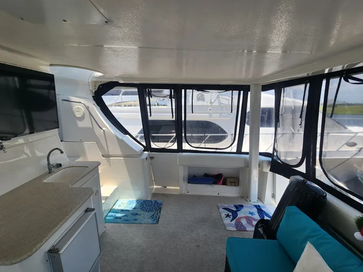 Nacho Boat Yacht Photos Pics Interior of 2000 Silverton 453 Motor Yacht with kitchenette and seating area.
