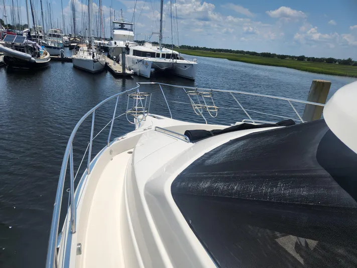 Nacho Boat Yacht Photos Pics 2000 Silverton 453 Motor Yacht docked in a marina under a clear blue sky.