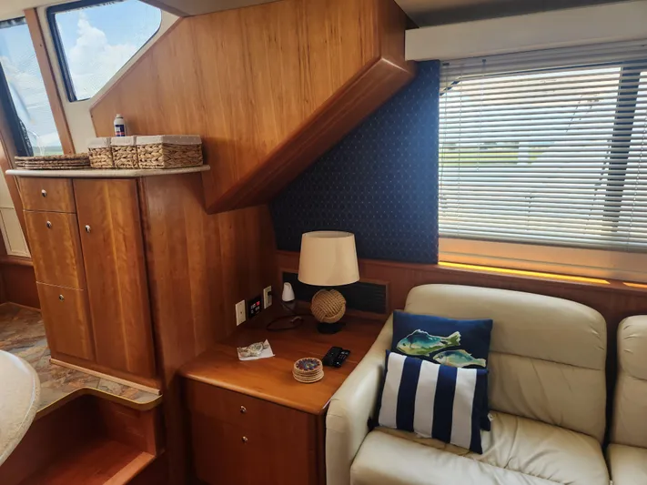 Nacho Boat Yacht Photos Pics Interior of 2000 Silverton 453 Motor Yacht with wooden cabinetry and cozy seating area.