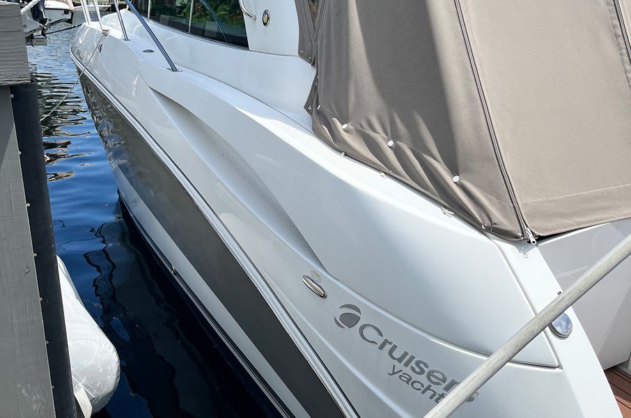 2008 Cruisers Yachts 390 Sports Coupe