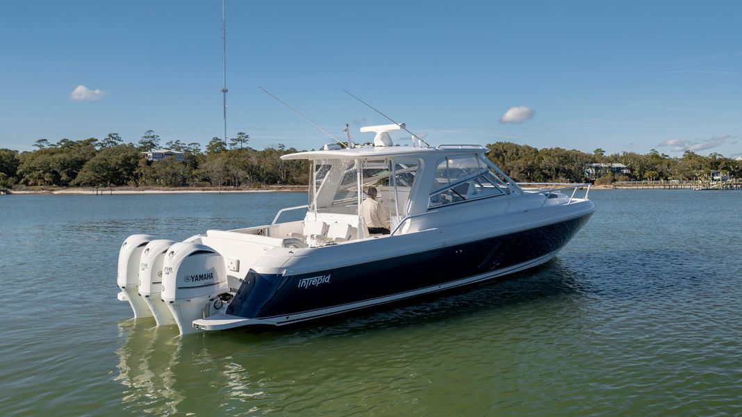 2013 Intrepid 430 Sport Yacht