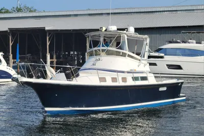 Albin 32 + 2 Command Bridge