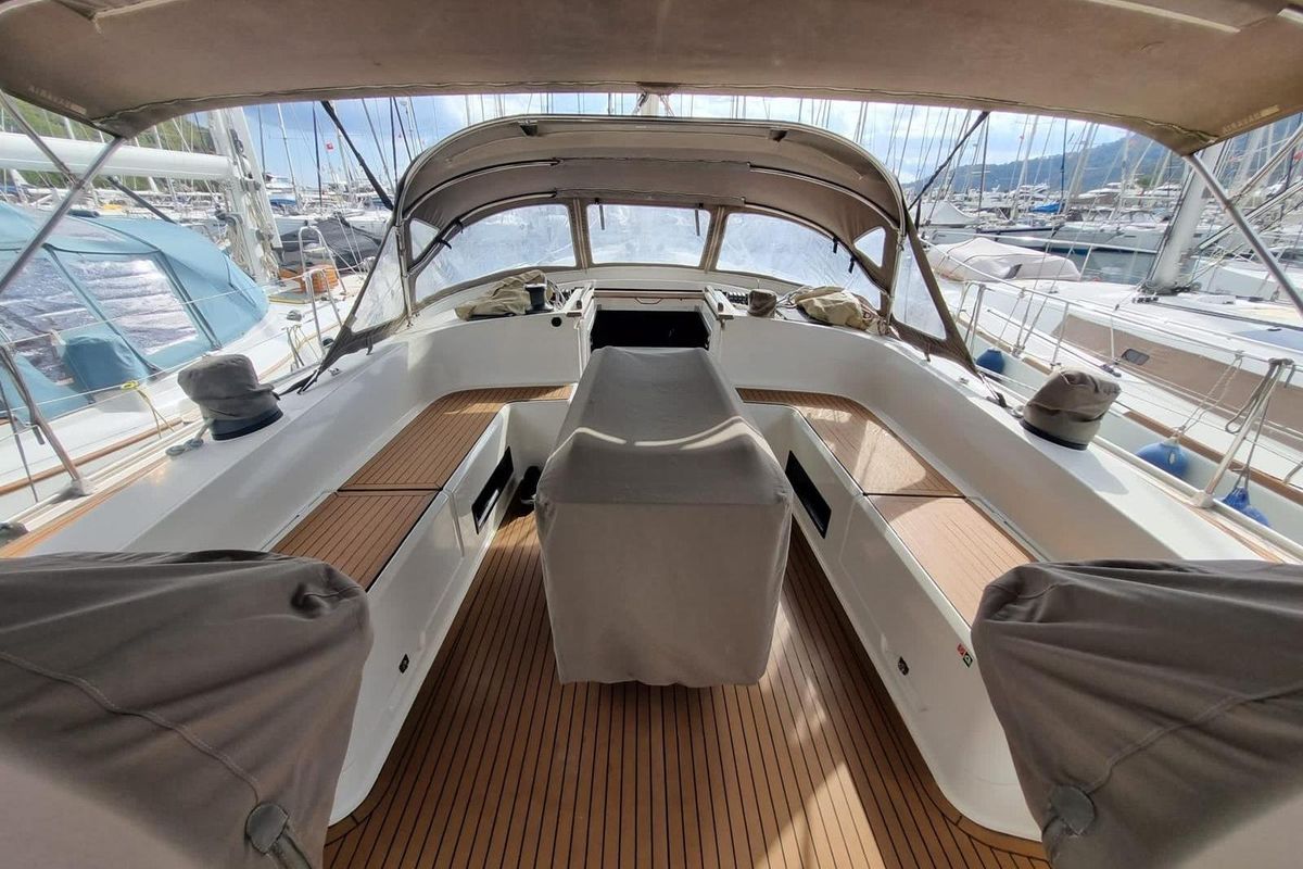 2015 Bavaria 54 