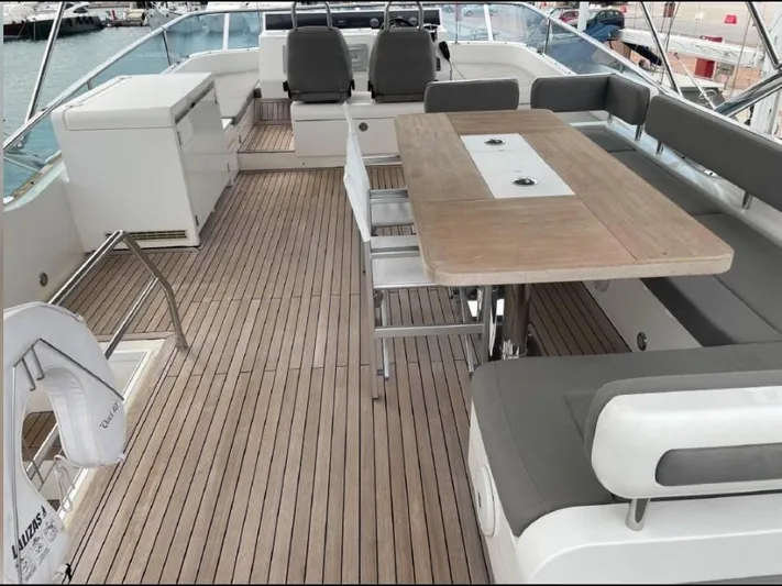  Yacht Photos Pics Screen Shot 2022-01-24 at 3.57.40 PM.png