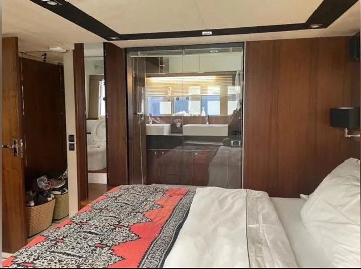  Yacht Photos Pics Screen Shot 2022-01-24 at 3.58.30 PM.png