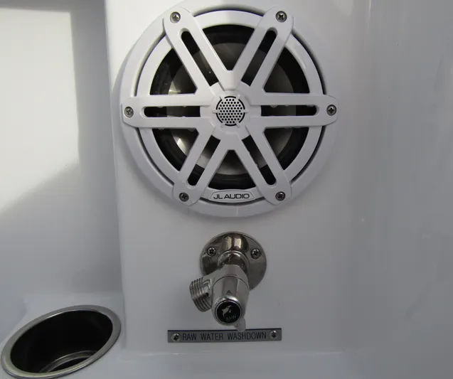  Yacht Photos Pics JL Audio speaker and raw water washdown on 2025 Wellcraft 243 Fisherman boat.