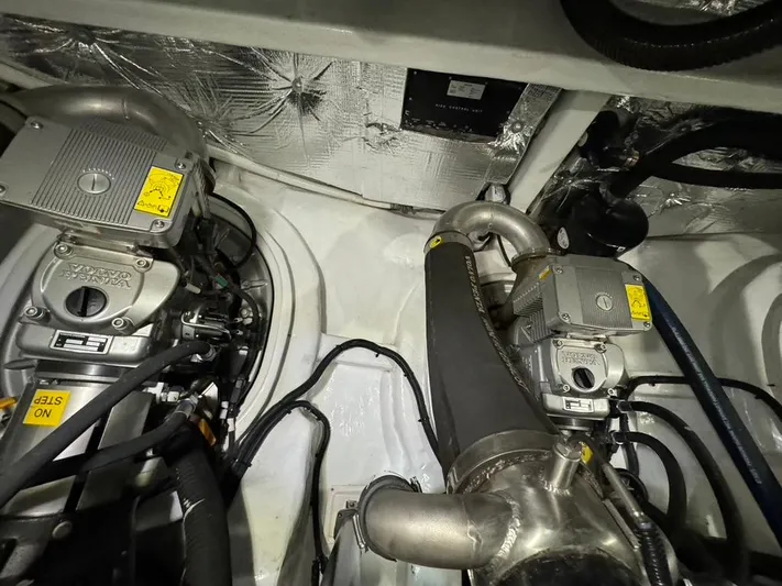 Scarlet Yacht Photos Pics 