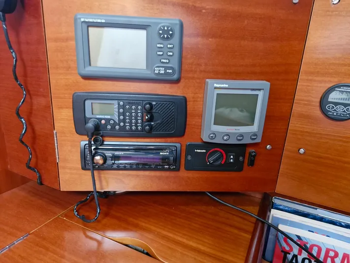  Yacht Photos Pics Navigation and communication equipment on a 2004 Beneteau Oceanis 423 yacht.