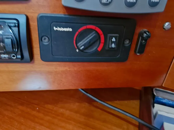  Yacht Photos Pics Control panel on a 2004 Beneteau Oceanis 423 yacht interior.