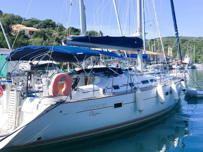  Yacht Photos Pics 2004 Beneteau Oceanis 423 sailboat docked in a scenic marina.