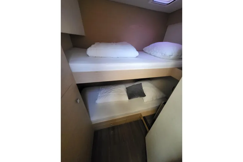  Yacht Photos Pics 2018 Fountaine Pajot Saona 47 cabin with bunk beds and cozy bedding.