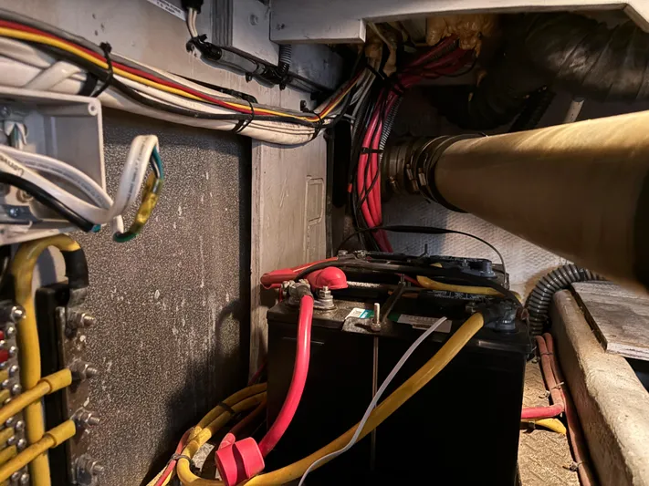 Kong Yacht Photos Pics 2005 Silverton 38 Sport Bridge engine room with battery and wiring.