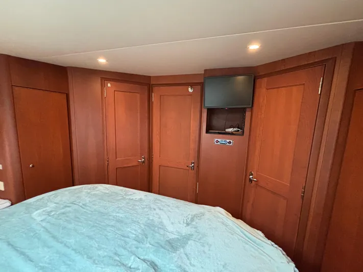 Kong Yacht Photos Pics Interior of 2005 Silverton 38 Sport Bridge with wood paneling and mounted TV.