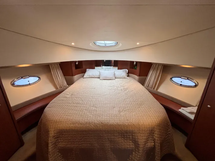 Kong Yacht Photos Pics Luxurious bedroom interior of 2005 Silverton 38 Sport Bridge yacht.