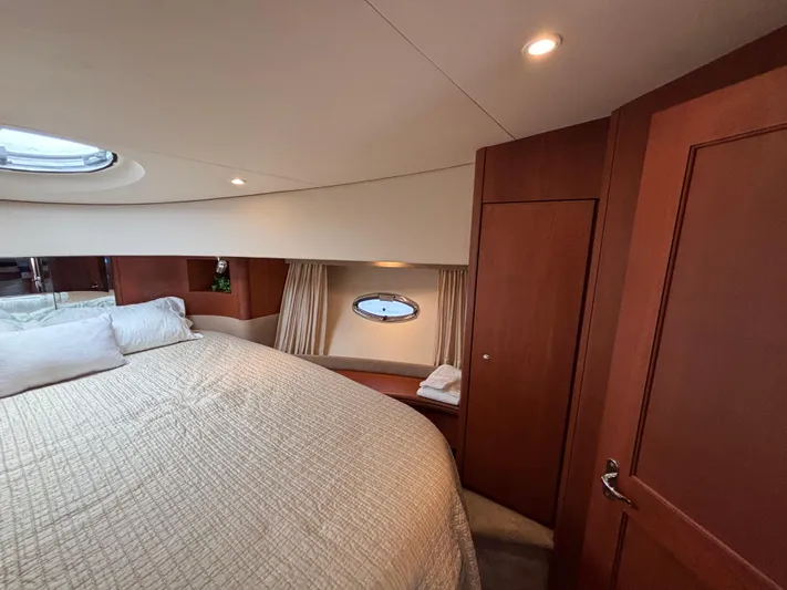 Kong Yacht Photos Pics Luxurious cabin interior of 2005 Silverton 38 Sport Bridge yacht.